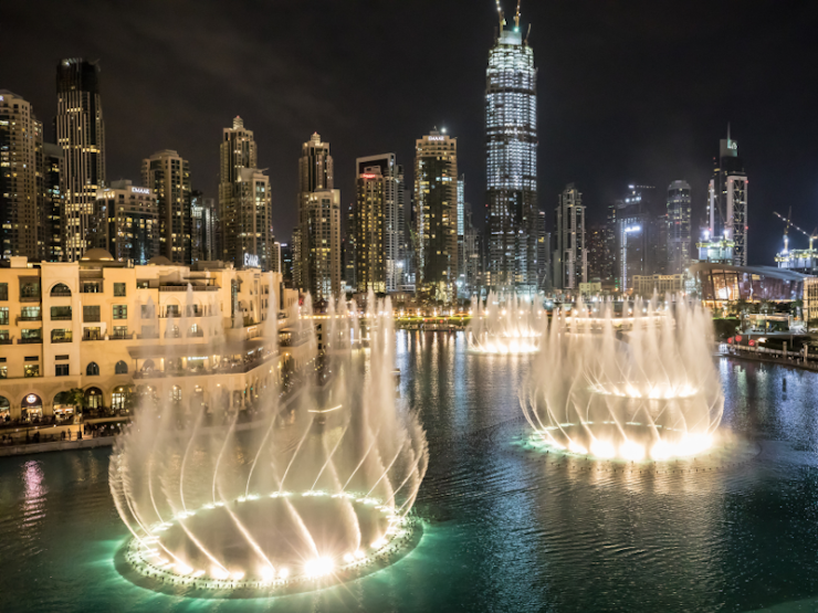 Ples fontana kod Dubai Malla – pogledajte čudo od fontana koje dosežu visinu zgrade od 45 katova