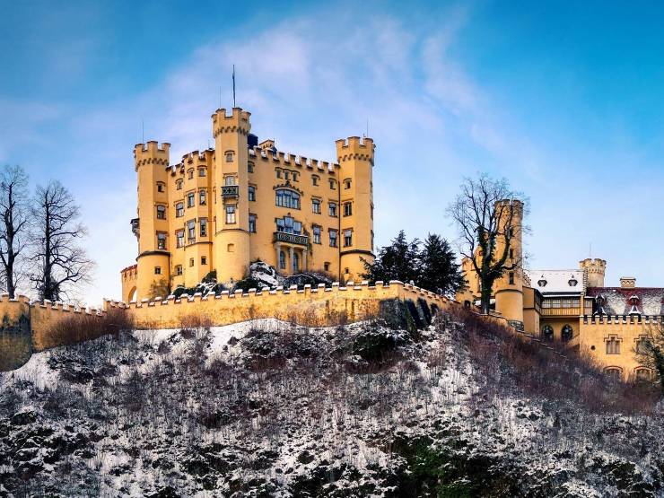Dvorac Hohenschwangau – romantični dvorac između jezera i legendi Bavarske