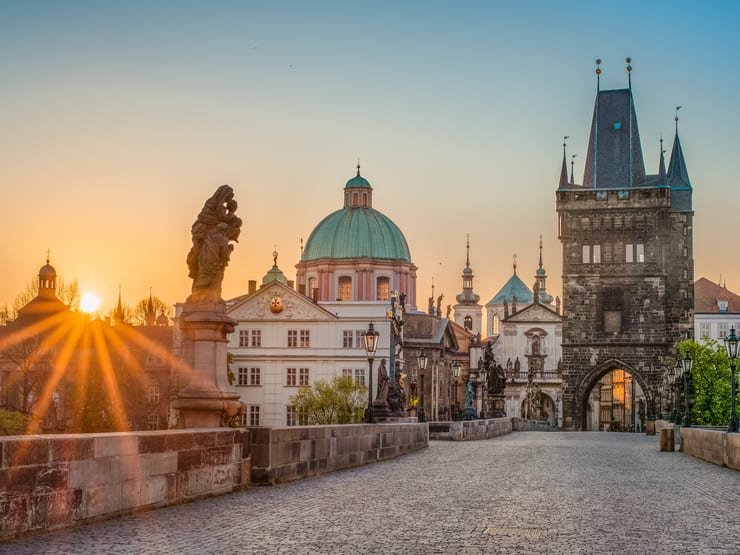 Karlov most u Pragu – most koji povezuje grad, Vltavu i povijest