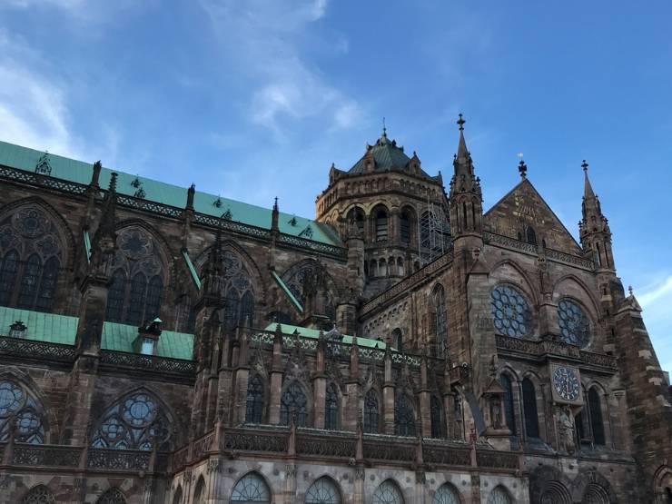 Katedrala Notre-Dame u Strasbourgu - gotičko čudo s astronomskim satom koji privlači tisuće posjetitelja