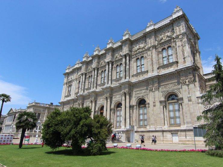 Palača Dolmabahče u Istanbulu: sultanov dvor na Bosporu