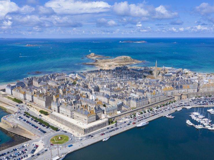 Saint-Malo: zidine, korzari i more koje mijenja obalu