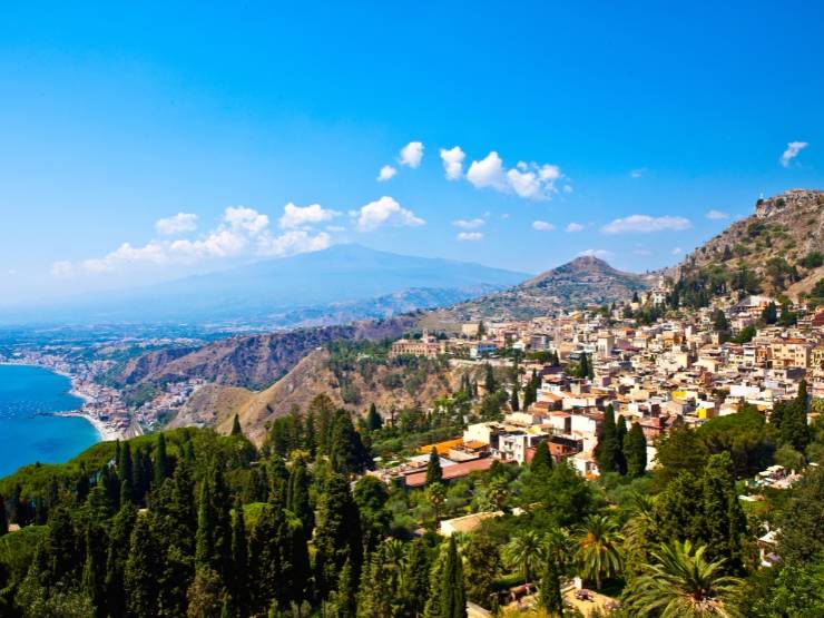 Taormina s pogledom na Etnu: što vidjeti u šetnji gradom i gdje uhvatiti najbolju panoramu