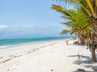 Diani Beach – zašto je ova plaža u Keniji među najpoznatijima u Africi