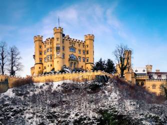 Dvorac Hohenschwangau – romantični dvorac između jezera i legendi Bavarske