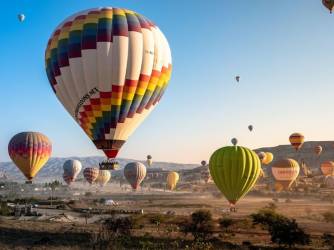 Kapadokija iz zraka: čaroban let iznad dolina, podzemnih gradova i UNESCO baštine