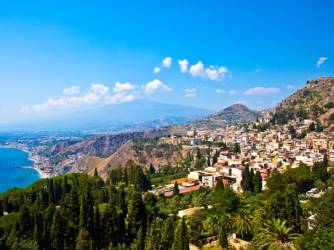 Taormina s pogledom na Etnu: što vidjeti u šetnji gradom i gdje uhvatiti najbolju panoramu