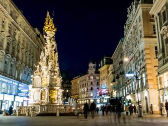 Time Travel Vienna: Beč kroz projekcije, glazbu i povijesne prizore
