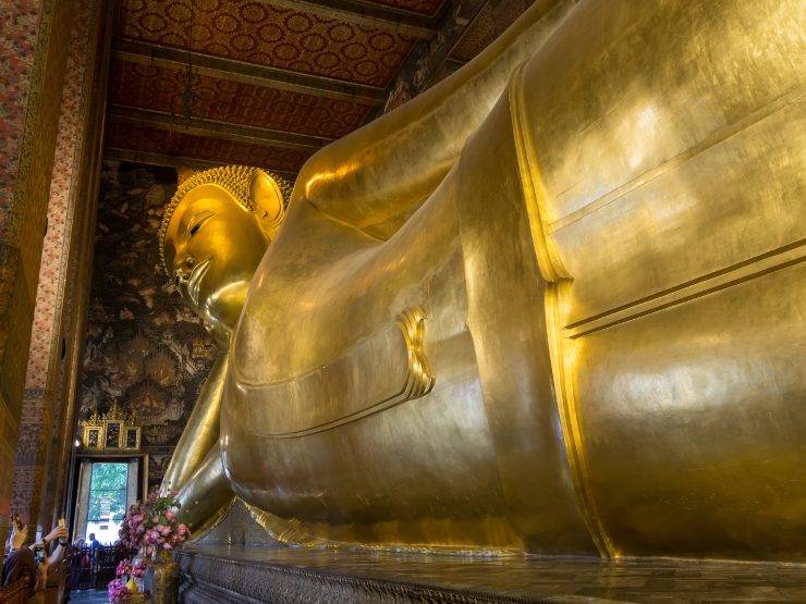 Wat Pho u Bangkoku: Ležeći Buda i znanje uklesano u kamen